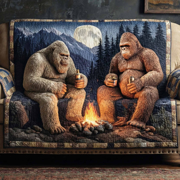 Bigfoot Lagerfeuer Mondnacht Sofaüberwurf